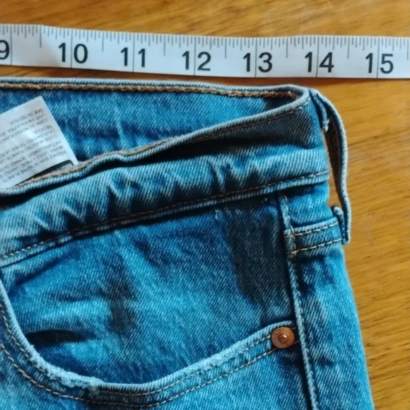 Levi's  Premium Wedgie Style Size 28 Jeans. Can Be Unisex ? Supercute Style/ Fit - Picture 10 of 13